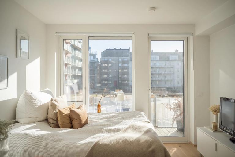 Stue - Her kommer det en sovesofa med sjeselong og stuebord.